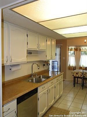4th image of 6706 Country Field Dr