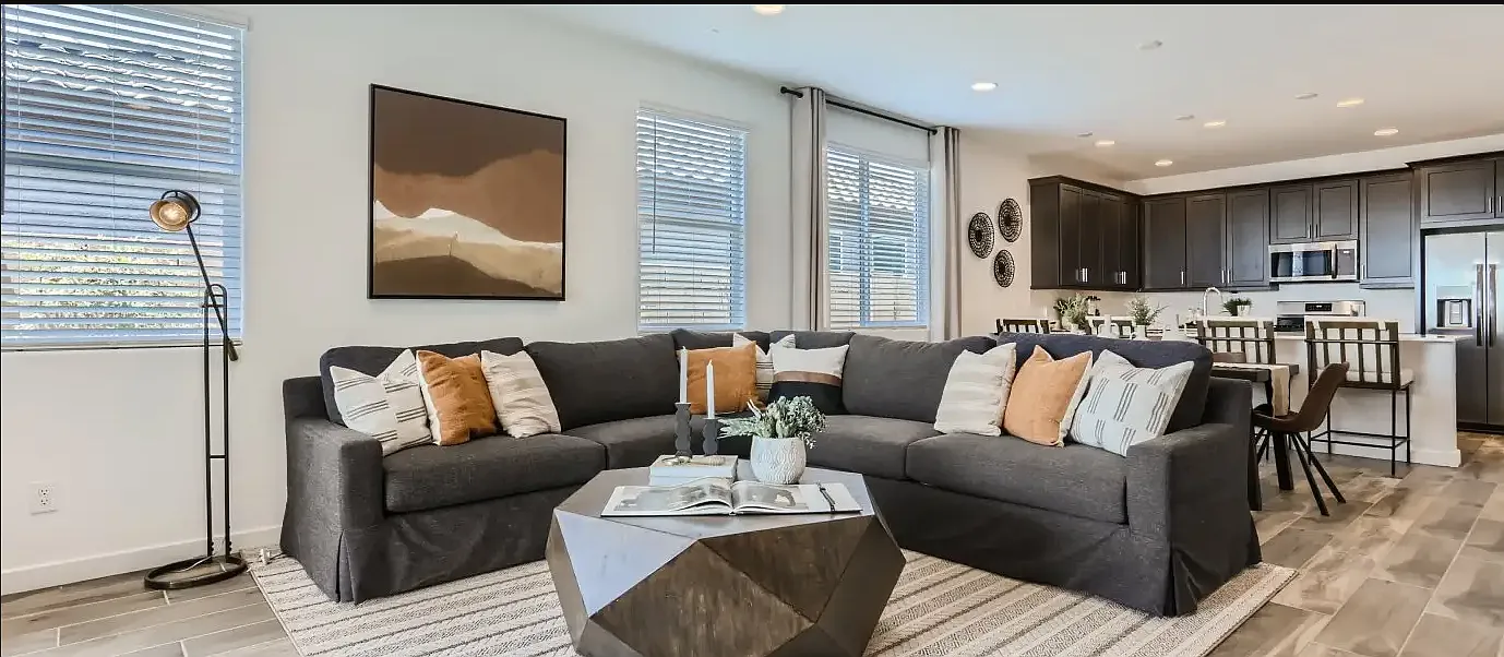 Modern 3BR/2BA in Madera Queen Creek, AZ | $2,495/mo — Photo 4