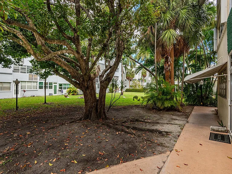 1333 E Hallandale Beach Blvd #101 — Photo 29