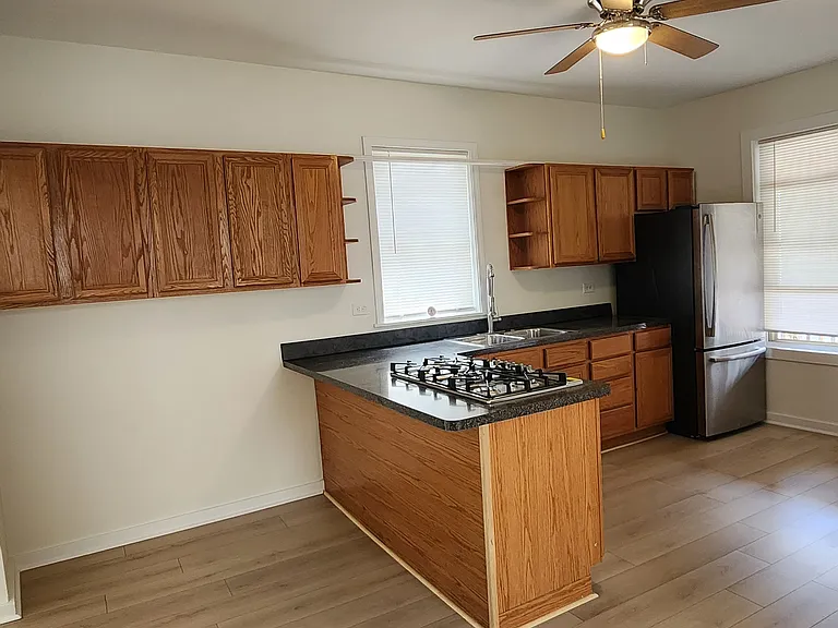 2525 W Lyndale St #2F — Photo 3