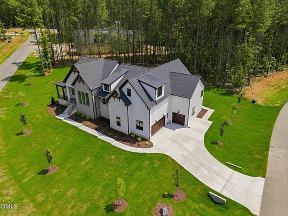 3rd image of 85 Ashbrooke Falls Dr