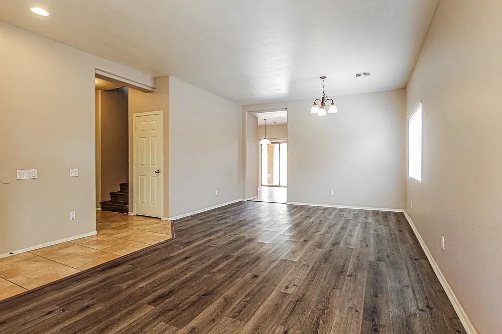 4 bed, 3.0 bath, 2368 sqft, $2,365 — Photo 4