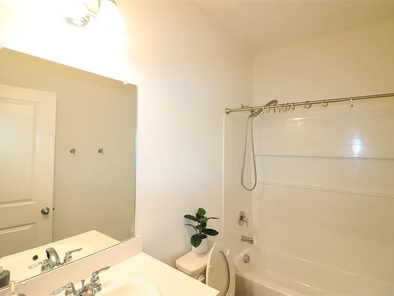 736 Richmond Dr — Photo 25
