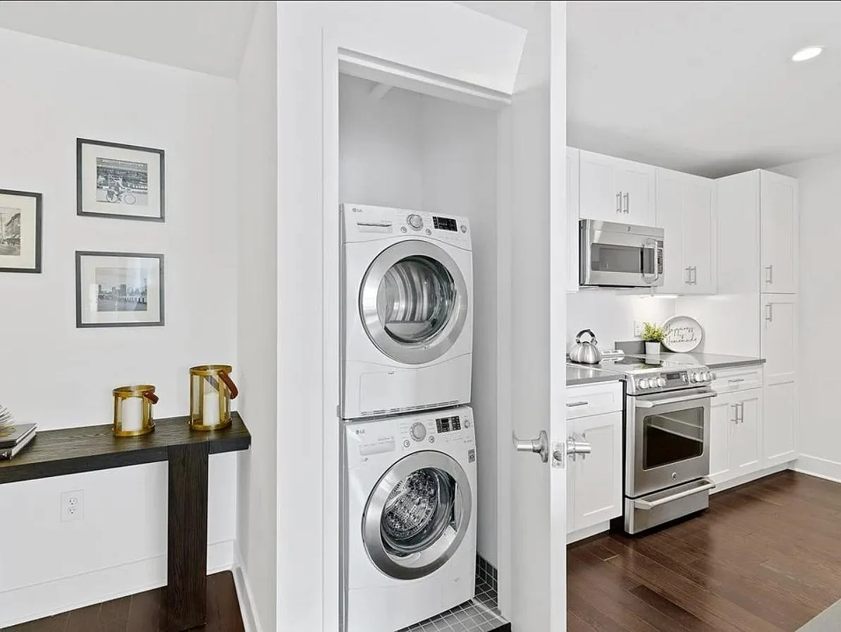 1 bed, $3,041 — Photo 3