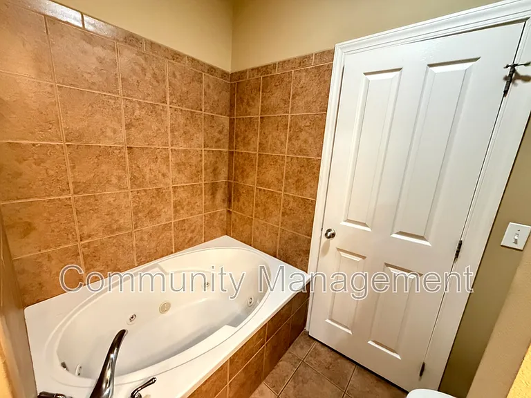 809 Summer Breeze Dr #302 — Photo 7