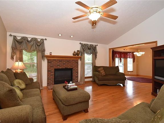 3rd image of 1288 Bell Ave