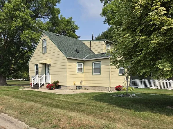 807 15th St S, Benson, MN 56215