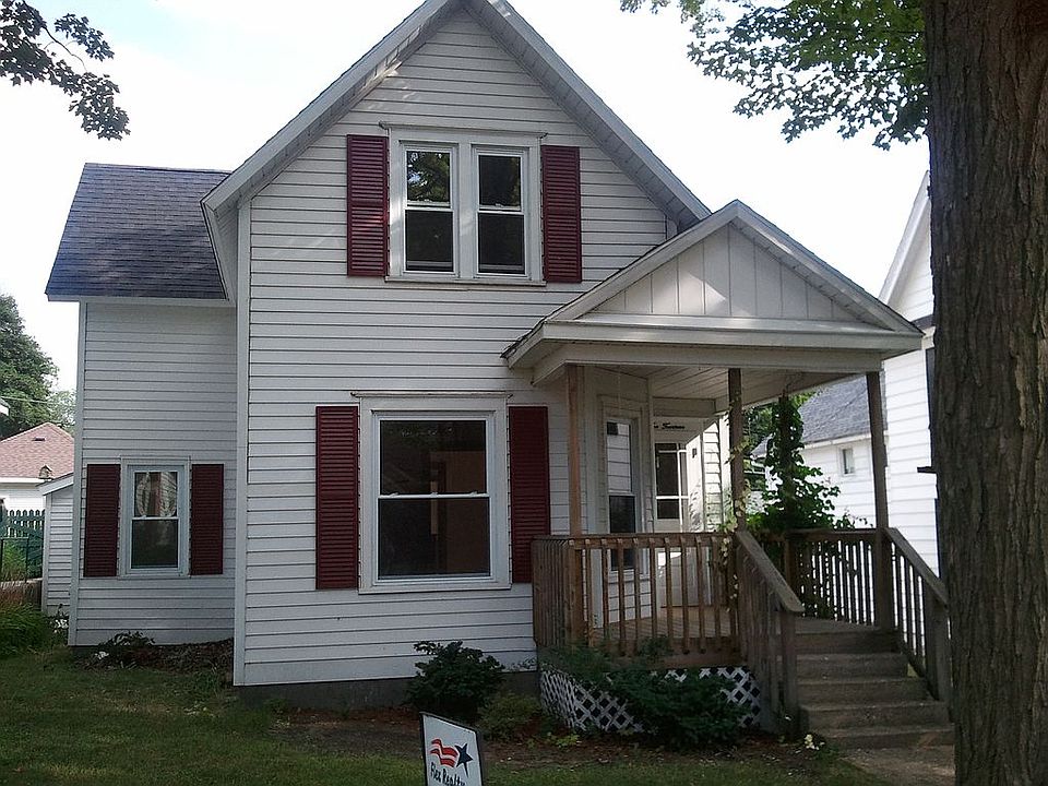 1st image of 214 E Bremer St