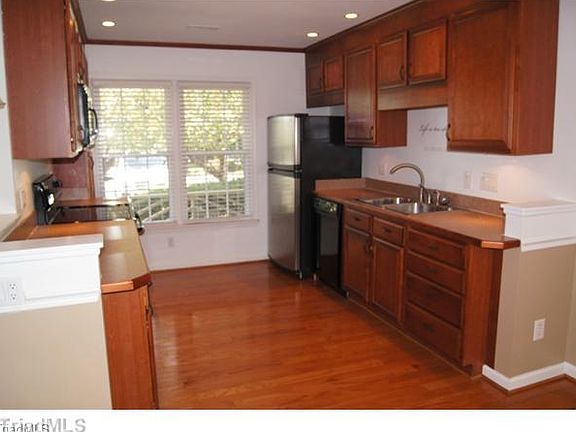 4th image of 25 Park Village Ln Unit D