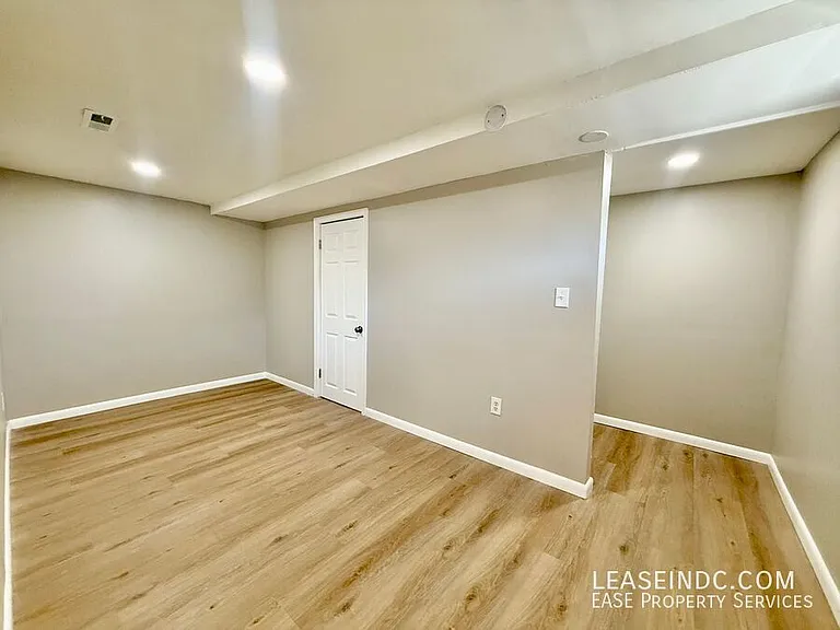 733 Crittenden St NE — Photo 24