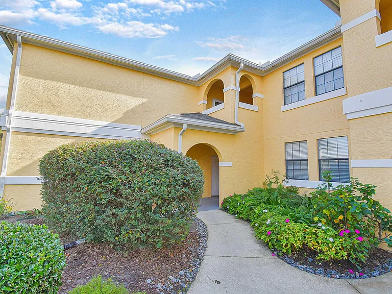 2221 Vista Cove Rd — Photo 3