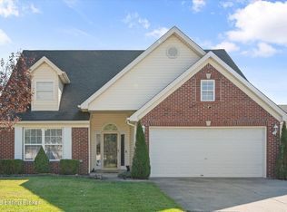 11203 Woodridge Lake Way, Louisville, KY 40272