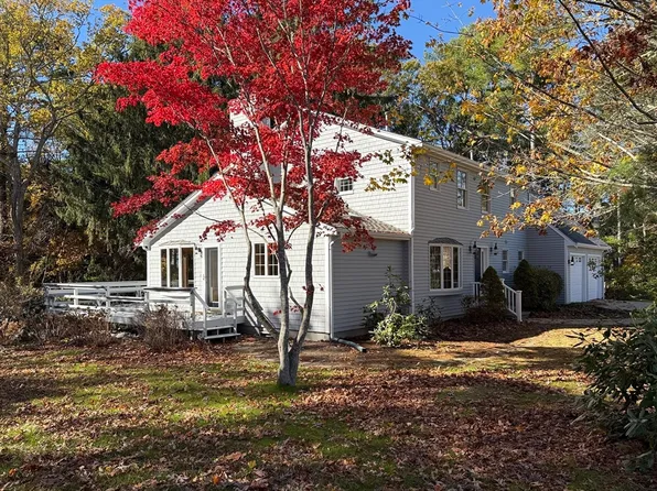 1 Pine Tree Dr, Buzzards Bay, MA 02532