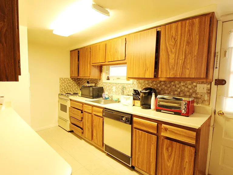 260 S Alder St — Photo 3