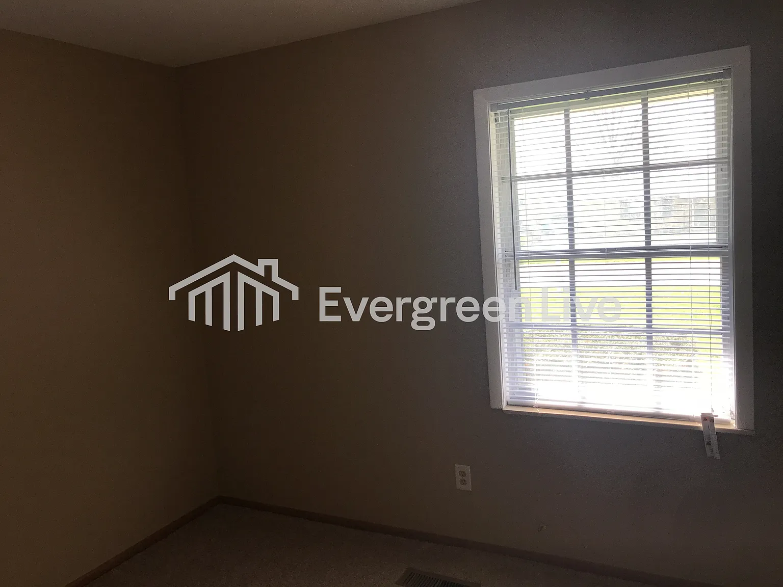 3 bed, 2.0 bath, 1208 sqft, $1,595 — Photo 4