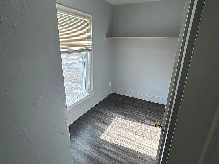 1003 Grant Ave — Photo 5