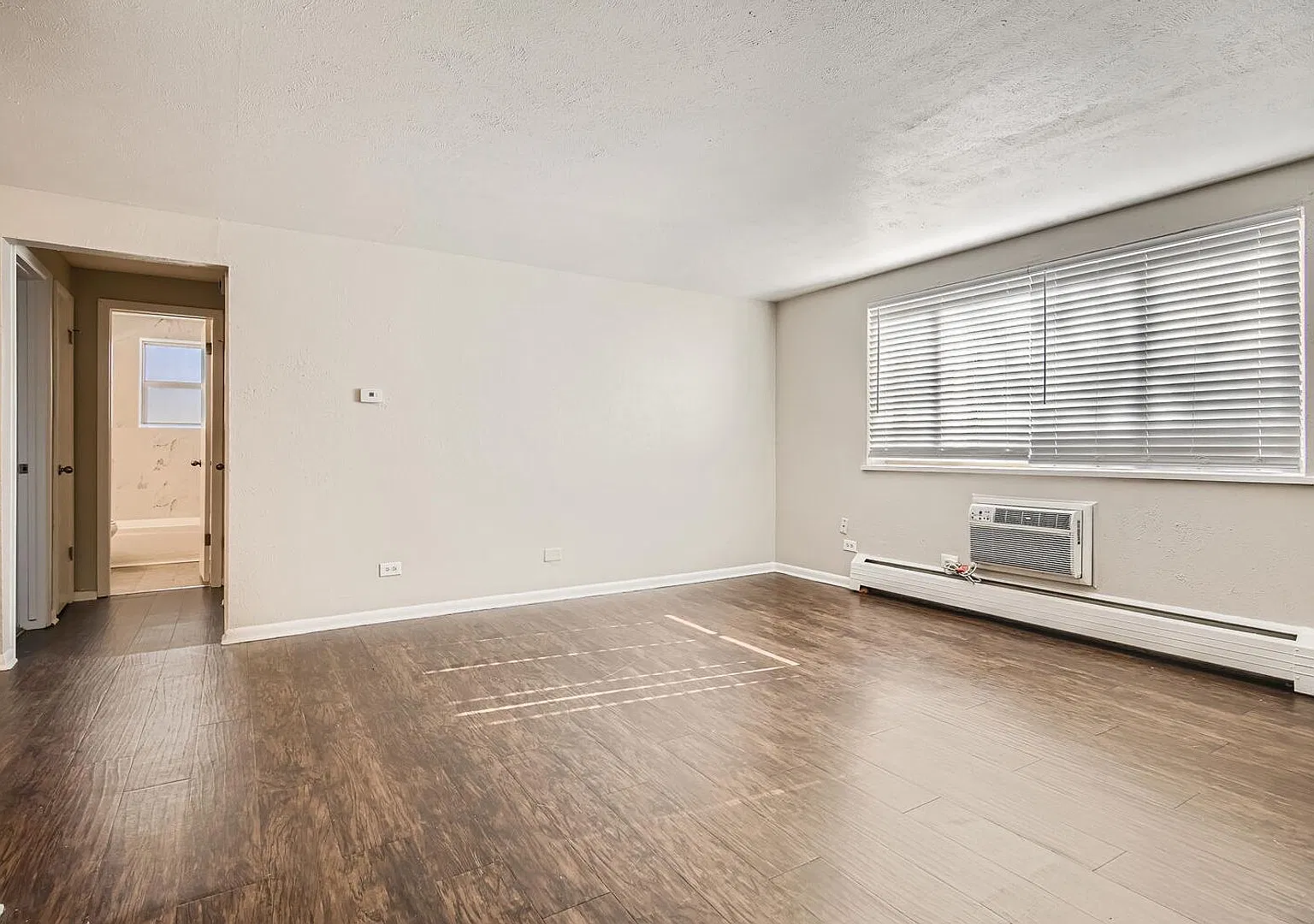 1400 W Mississippi Ave #304- 1 Month Free - Spacious 1 Bed With On Site Laundry — Photo 4