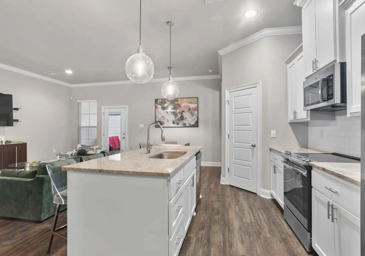 3 Bedroom Furnished rental Near LSU|All utilities included |Short Term & Long Term Options Available — Photo 4