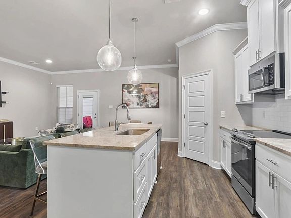 4th image of 8123 Stonelake Ave