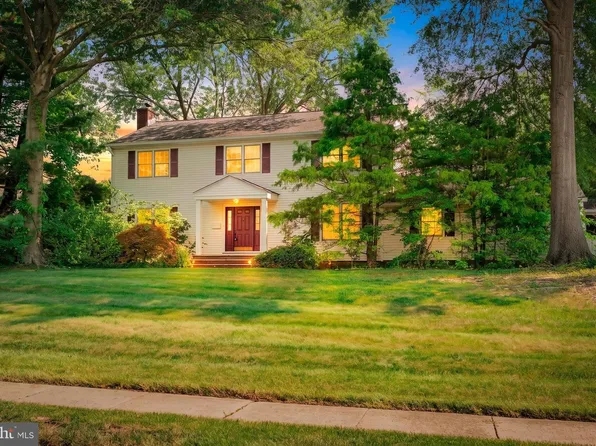 22 Woods Rd, Freehold, NJ 07728