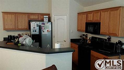 4th image of 712 Hawthorn Dr