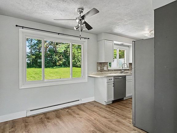 3rd image of 8978 Delwood Dr