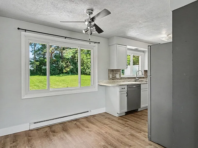 8978 Delwood Dr — Photo 3
