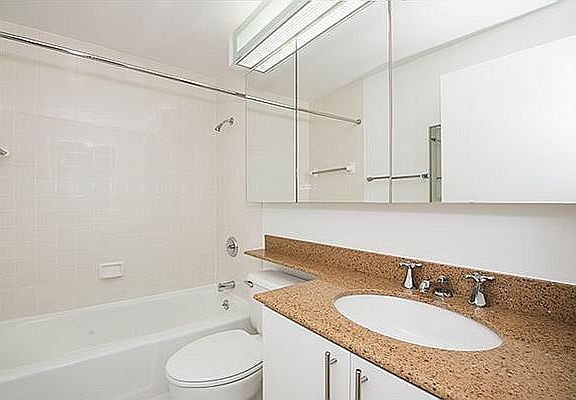 4th image of 260 W 52nd St APT 8E