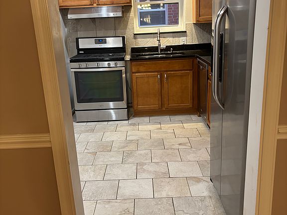 3rd image of 3416 Grove Ave APT 4