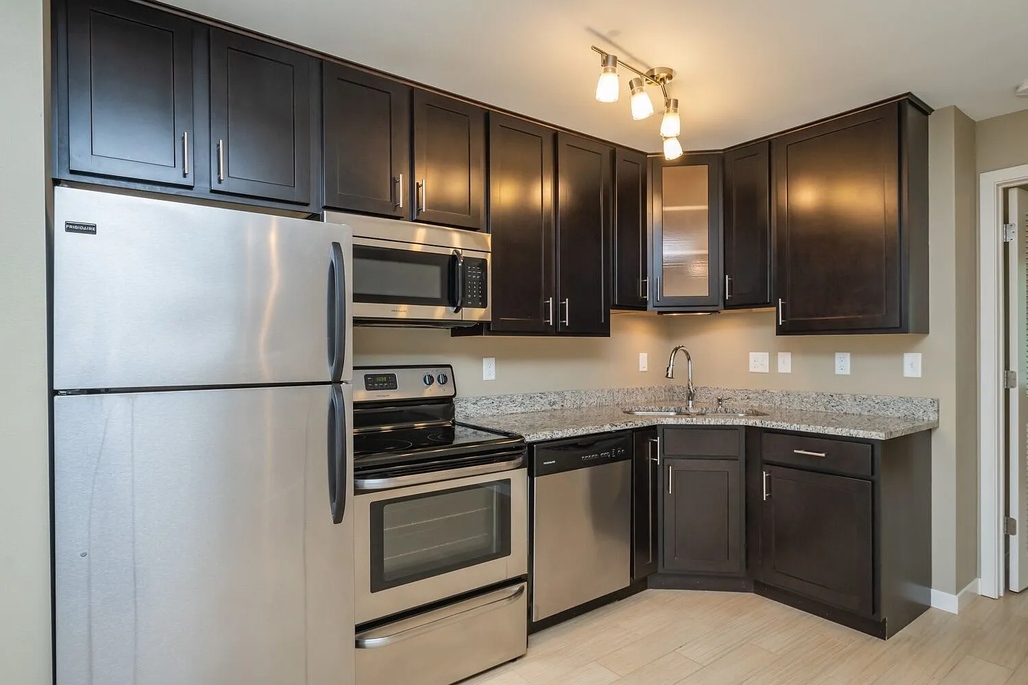 River Ridge Place - 203.5 Building — Photo 3