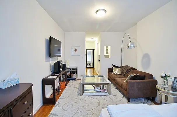 Rented by Julianna Realty Corp | media 11