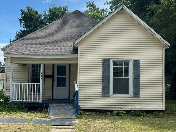 332 W Tyler Ave, Charleston, IL 61920
