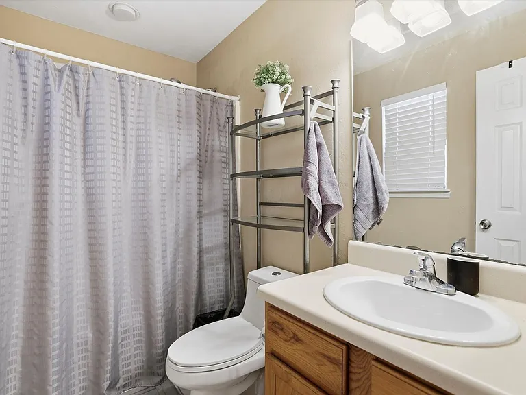 990 W Brevard St — Photo 14