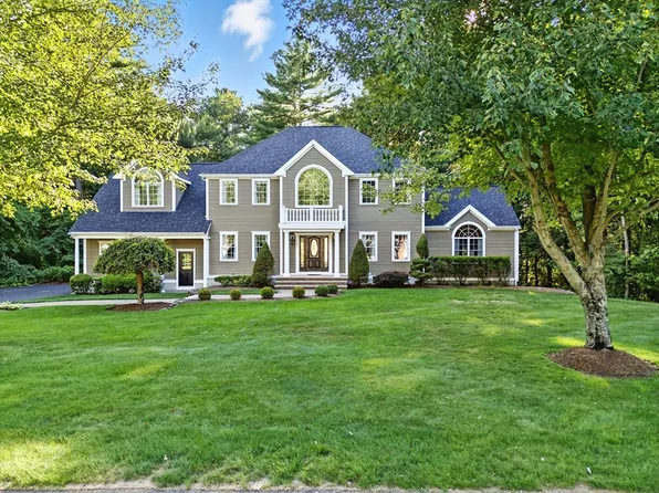 51 Stonegate Dr, East Bridgewater, MA 02333