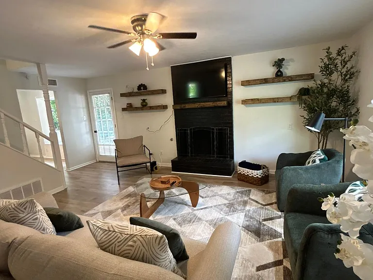2509 White Oak Ln — Photo 10