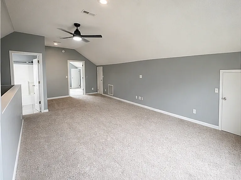 246 Lynhaven Dr — Photo 12