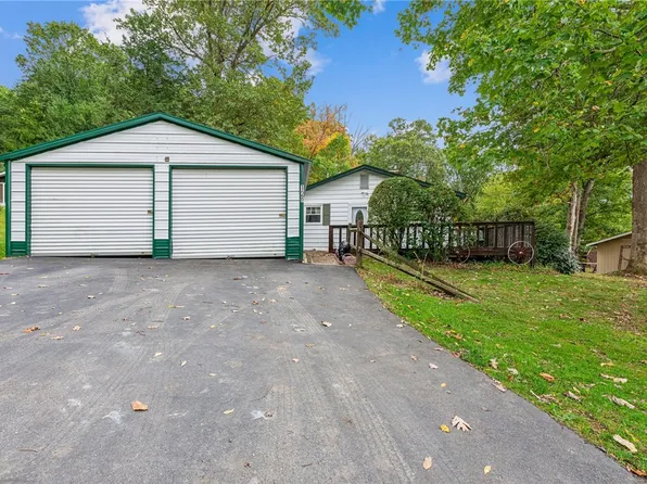 128 Cardinal Dr, New Alexandria, PA 15670