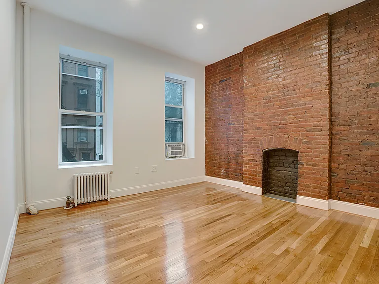 323 W 47th St #2B — Photo 3