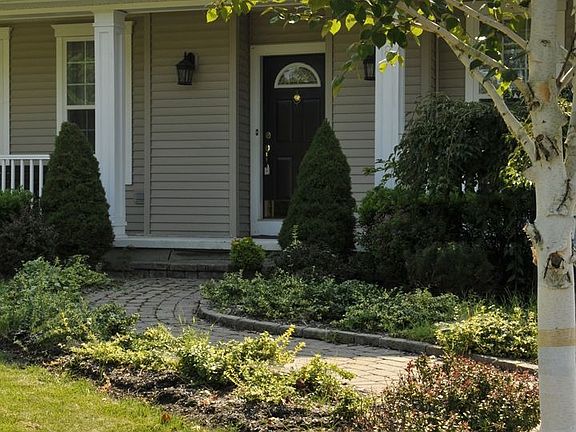 3rd image of 8 Roberts Ct