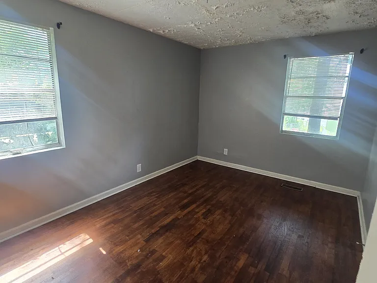 380 Astor St — Photo 6