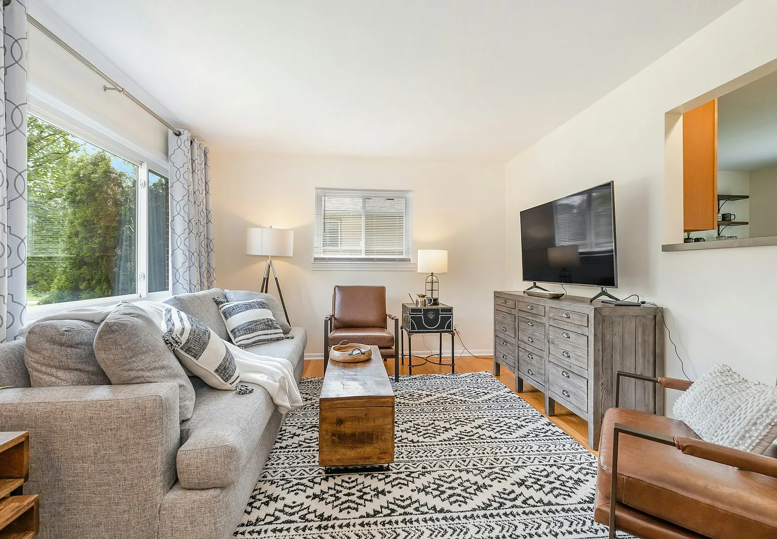 621 Susan Drive — Photo 2