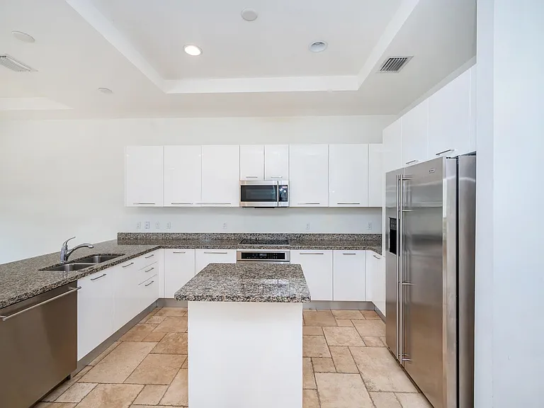 5157 NW 85th Ave — Photo 4