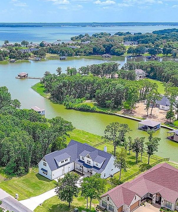 2nd image of 564 Clubhouse Dr