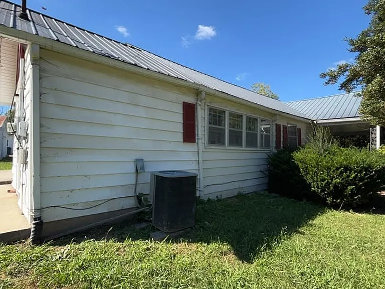 312 Higginbotham Rd — Photo 5