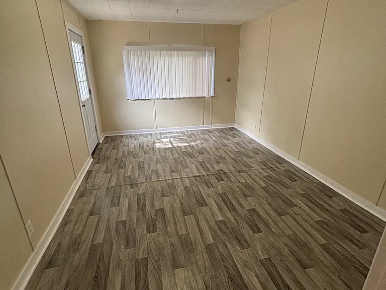 949 Canterbury St SW — Photo 3