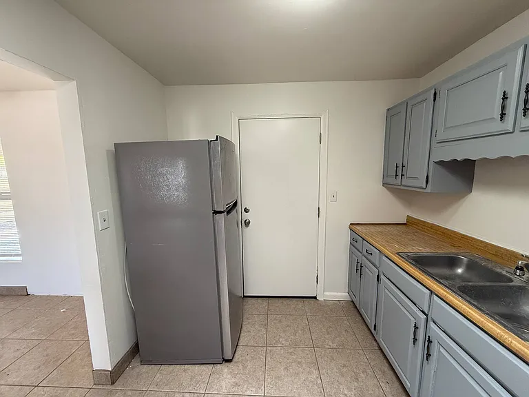 1325 N Venice Ave — Photo 16