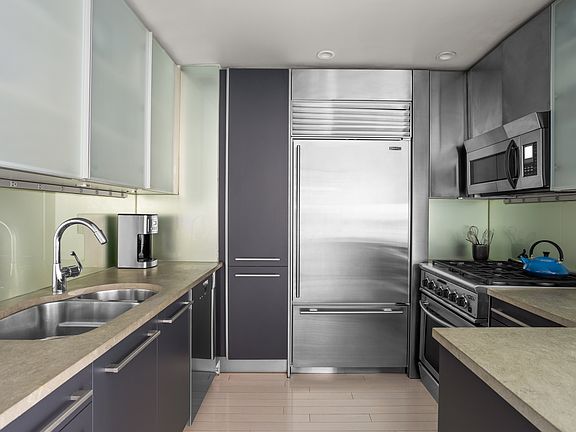 4th image of 146 W 57th St APT 38D