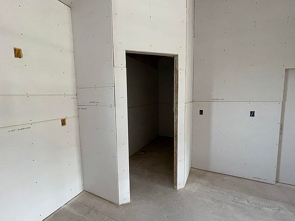 2nd image of 168 Leslie Ln