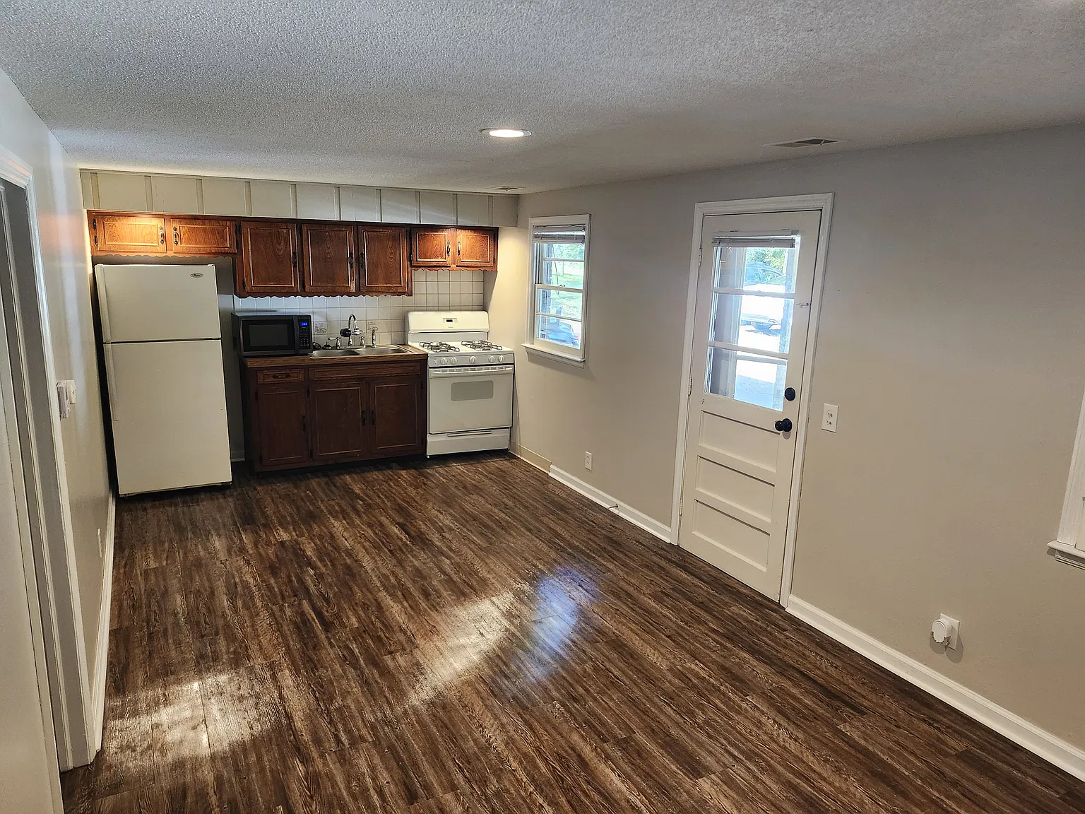 1 bed, 600 sqft, $850 — Photo 2