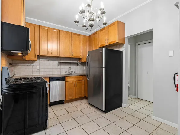 755 Anderson Avenue image 9 of 14